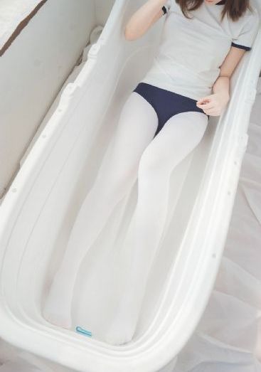 两个裸男脱了裤子摸j视频