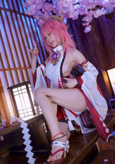 白丝美女被c