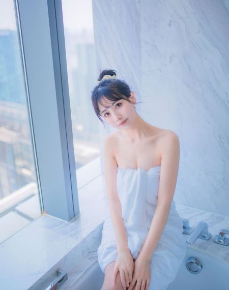 冰漪野外丰满人体1