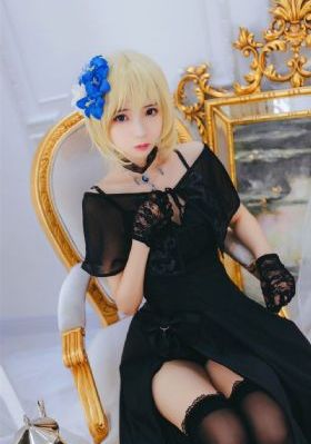 龙纹身的女孩